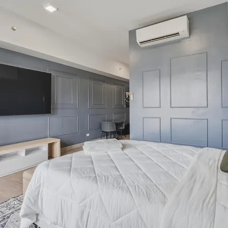 Bgc Studio With Free Parking & Balcony Near Uptown Mall