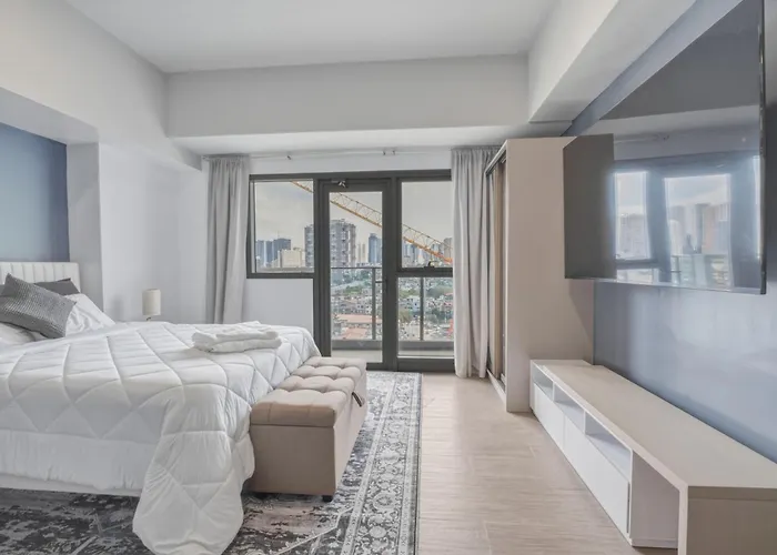 Bgc With Free Parking & Balcony Near Uptown Mall Manila