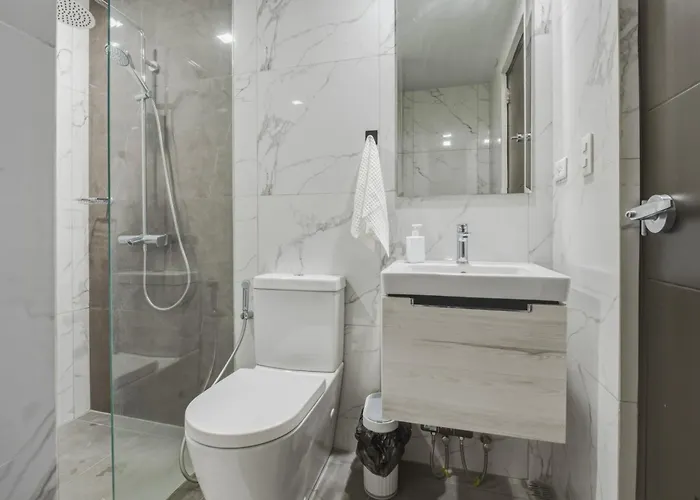 Apartahotel Bgc With Free Parking & Balcony Near Uptown Mall 4*