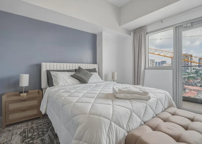 Bgc With Free Parking & Balcony Near Uptown Mall Manila