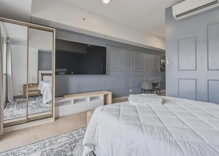 Apartahotel Bgc With Free Parking & Balcony Near Uptown Mall 4*
