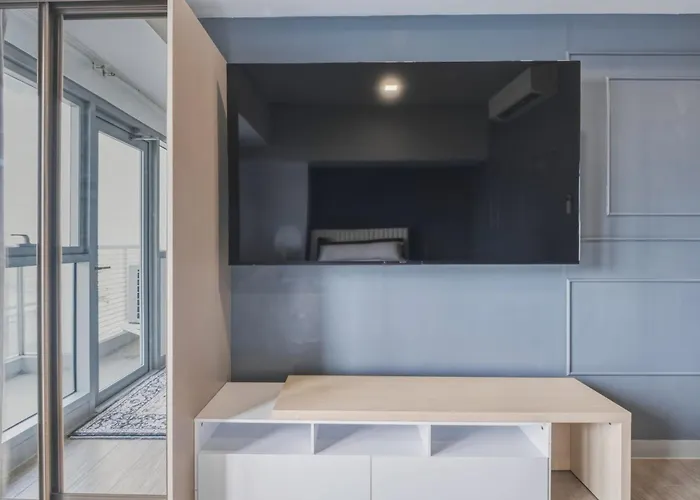 Bgc With Free Parking & Balcony Near Uptown Mall 4*